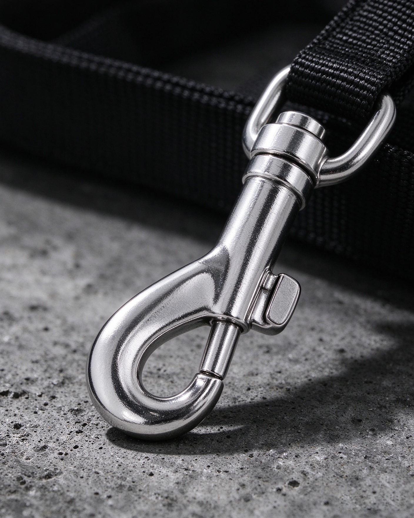 Durable metal clip and nylon tape craftsmanship